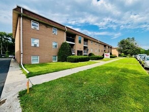 Building Photo - 1409 E Chicago St