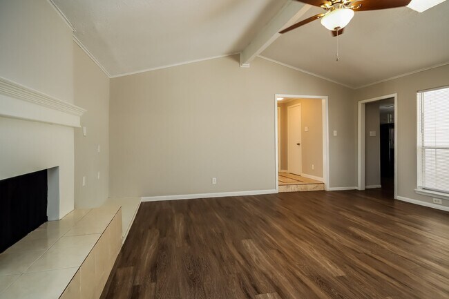 Foto del edificio - 7143 Longvine Dr