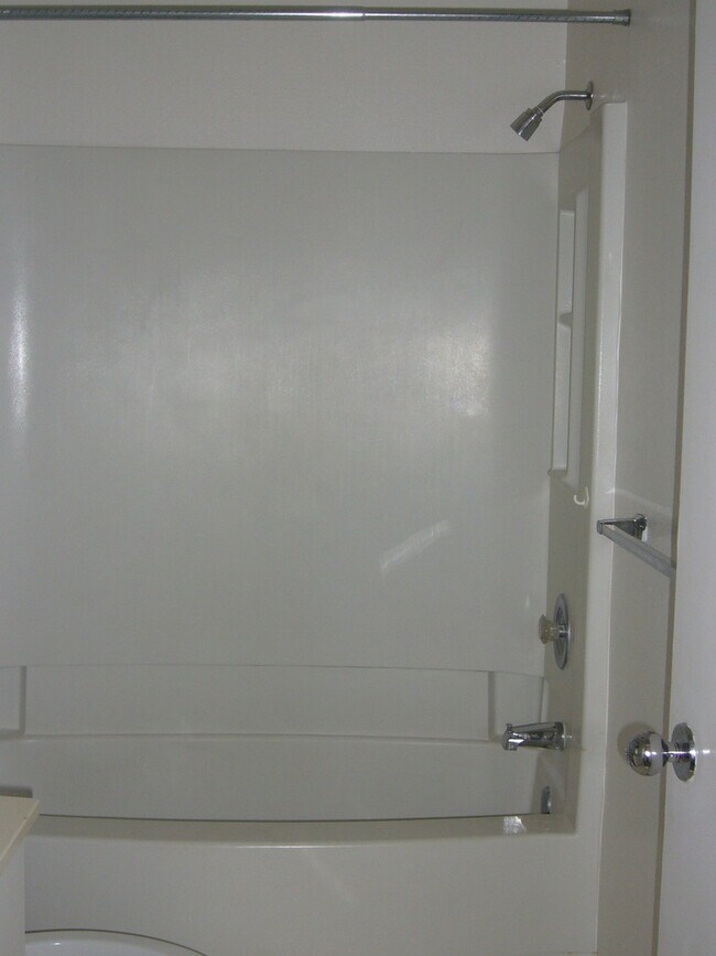Building Photo - Palm Court Townhouse - upstairs unit. 2 be...
