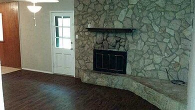 Building Photo - 6025 Lindy Ln