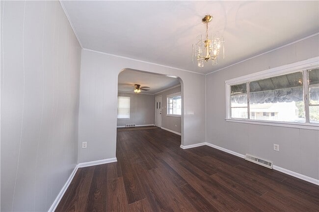 Building Photo - 741 Griffith St