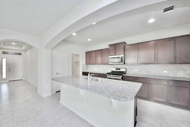 Building Photo - 1212 Matt Ln