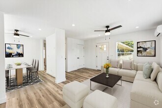 Building Photo - 113 S Lillie Ave