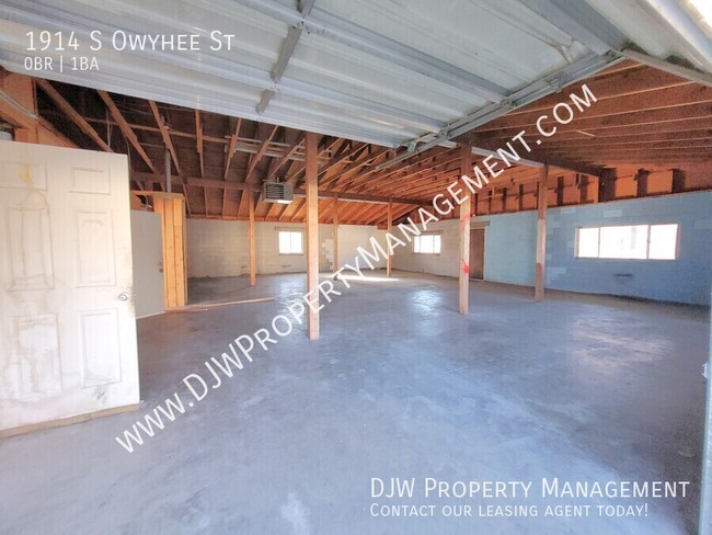 Building Photo - Huge Boise Storage Unit w/Garage Door Access!