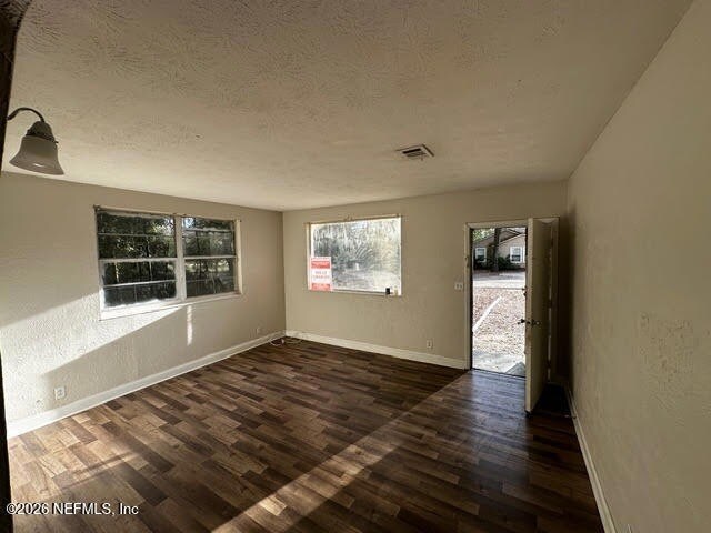Foto del edificio - 7527 Tampa Ave