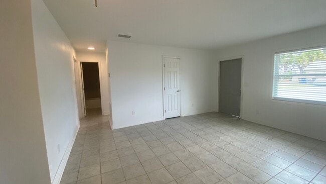 Building Photo - Beautifully Updated 2 Bedroom, 2 Bath Vill...