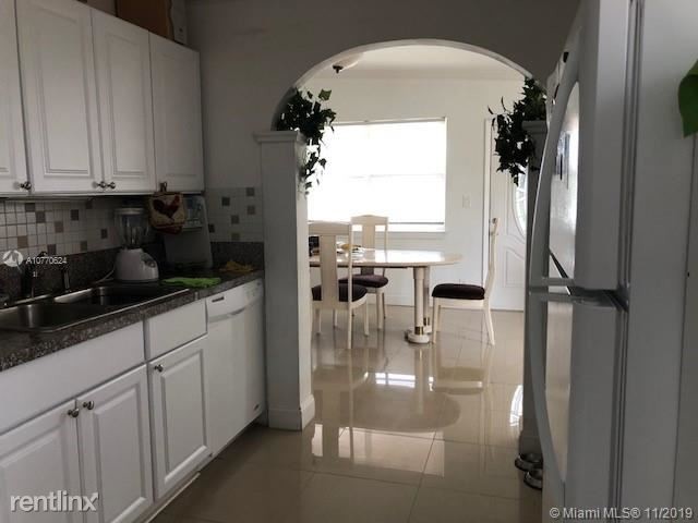 Building Photo - 3 br, 2 bath House - 5711 SW 41st St # 1