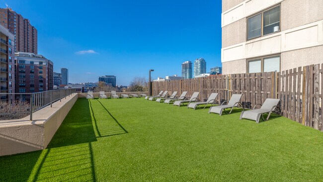 Foto del edificio - 33 W Delaware Pl