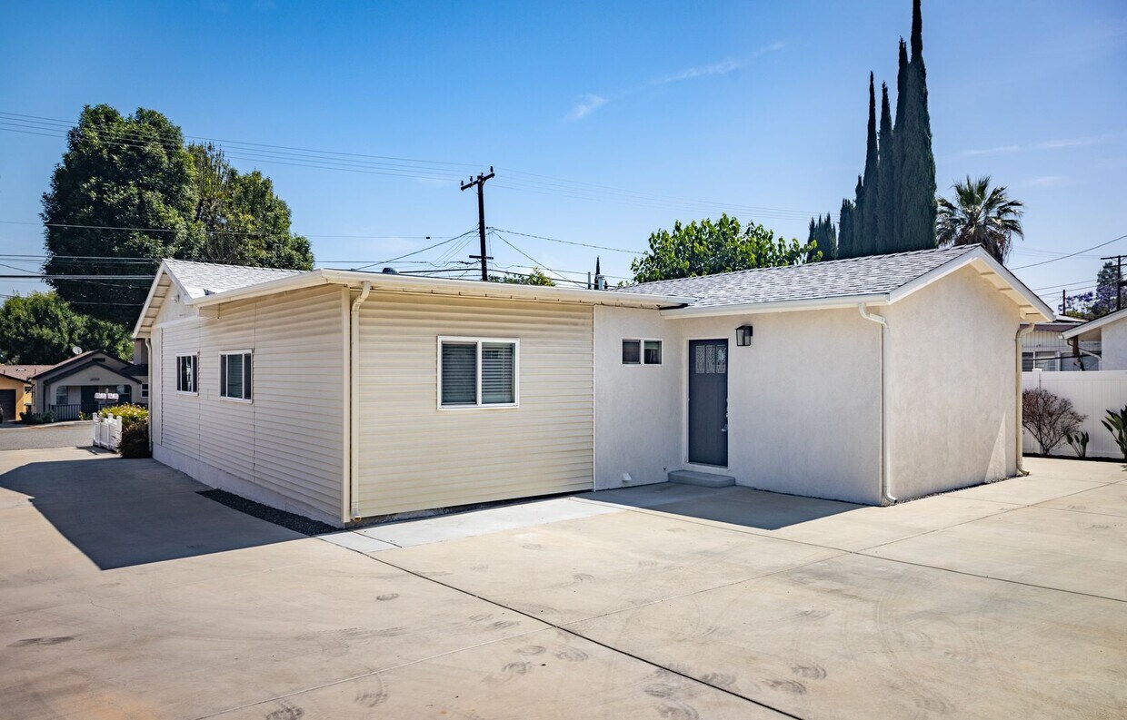 Foto principal - 25461 Cole St