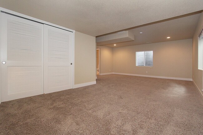 Locales comerciales independientes (2) - 7766 Wagonwood Place