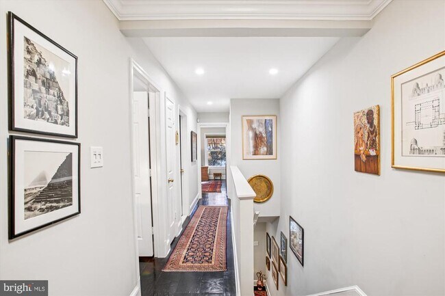 Foto del edificio - 3293 Sutton Pl NW