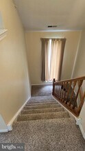 Building Photo - 208 Foxmeadow Dr