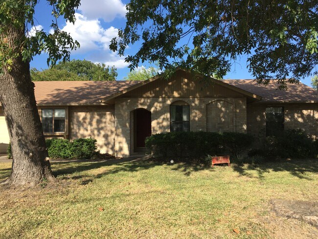 Building Photo - 847 Hueco Dr