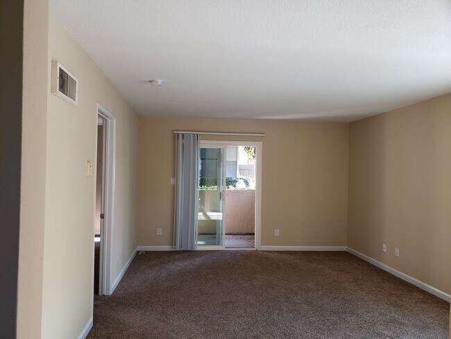 Building Photo - 7425 Charmant Dr