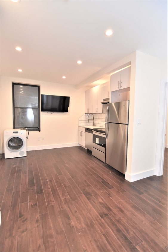 Primary Photo - 643 W 171st St