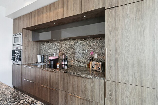 Photo du bâtiment - 88 Blue Jays Way