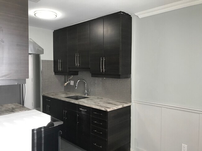 Photo du bâtiment - 130 Cosburn Ave