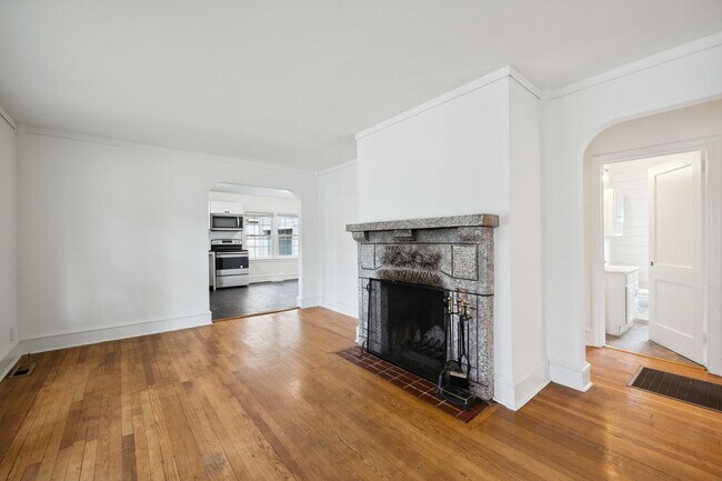 Foto del edificio - Newly Renovated 3BR/1BTH home in Historic ...