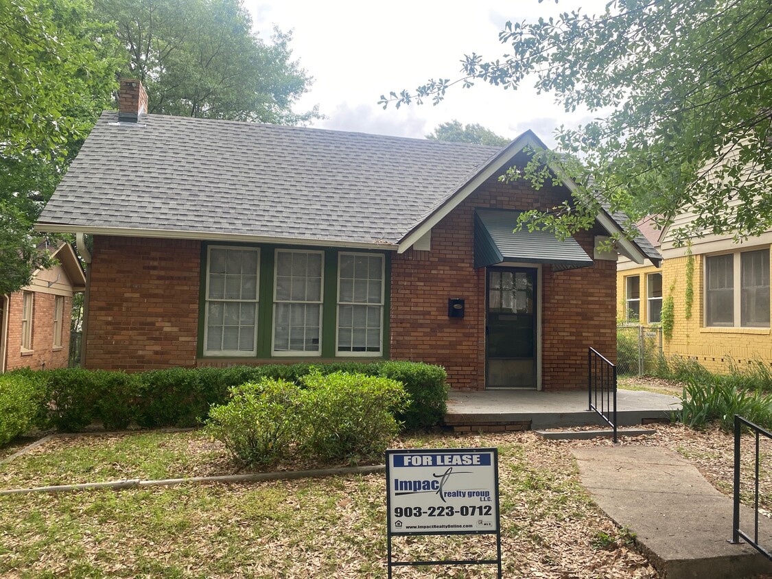 Primary Photo - 2322 Laurel St