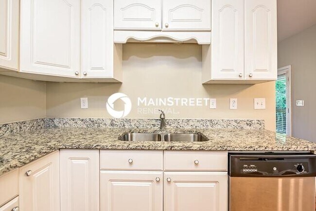 Building Photo - 3 Bedroom Pet-Friendly Home in Alabaster, AL with Main Street Renewal