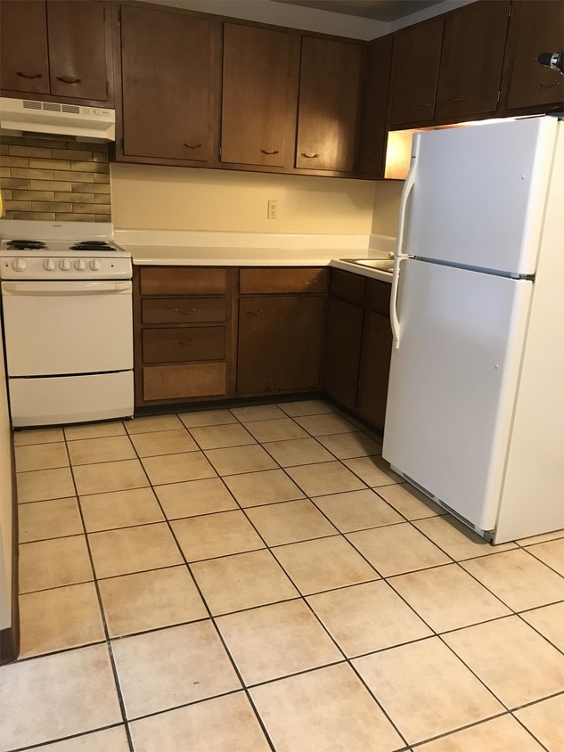 2252 Eastman Ave Unit 3, Green Bay, WI 54302 Apartment for Rent in