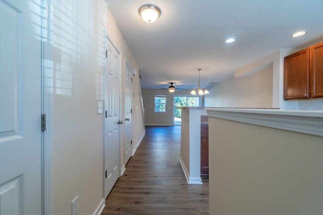 Building Photo - Charming Townhome in Greensboro, NC