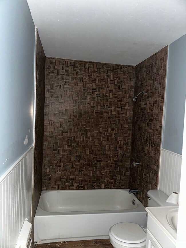Foto del edificio - 2719 Old Country Club Rd