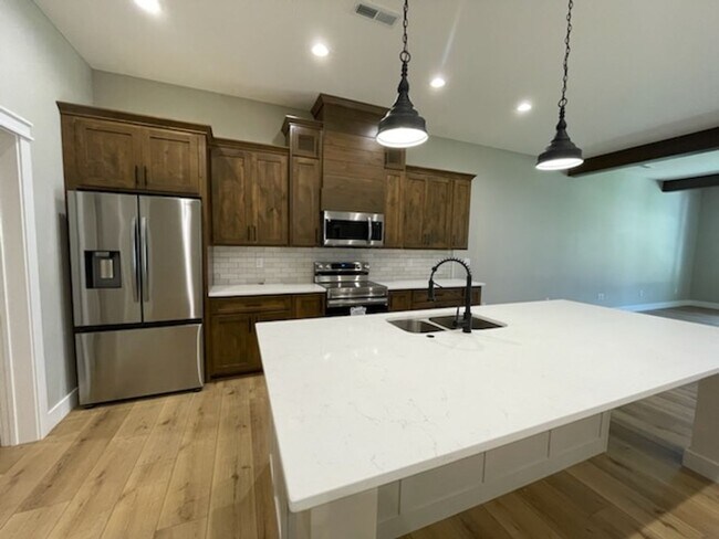 Foto del edificio - New Construction 3bd/2ba duplex Available ...