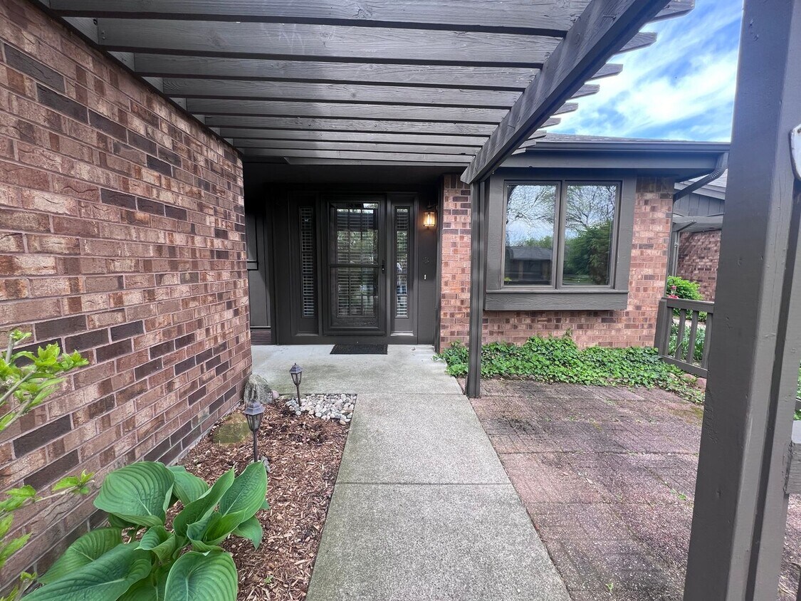 Primary Photo - Move in ready condo NE side of Grand Rapid...