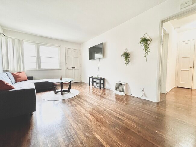 Building Photo - 1433 21st St