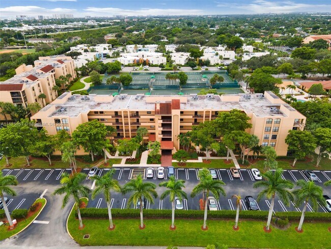 Building Photo - 500 Egret Cir
