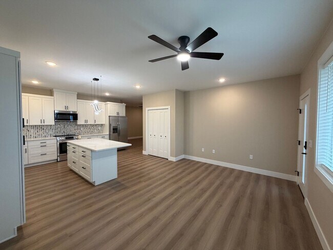 Foto del edificio - 2117 Carr Rd