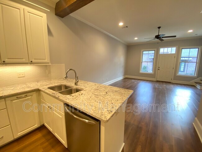 Building Photo - 13802 Azalea Dr