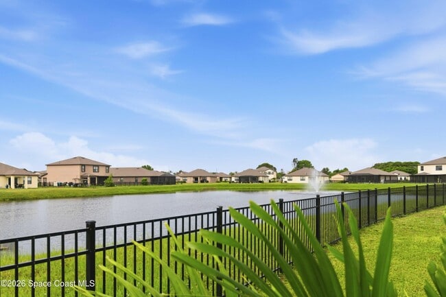 Foto del edificio - 5349 Waterfall Pl
