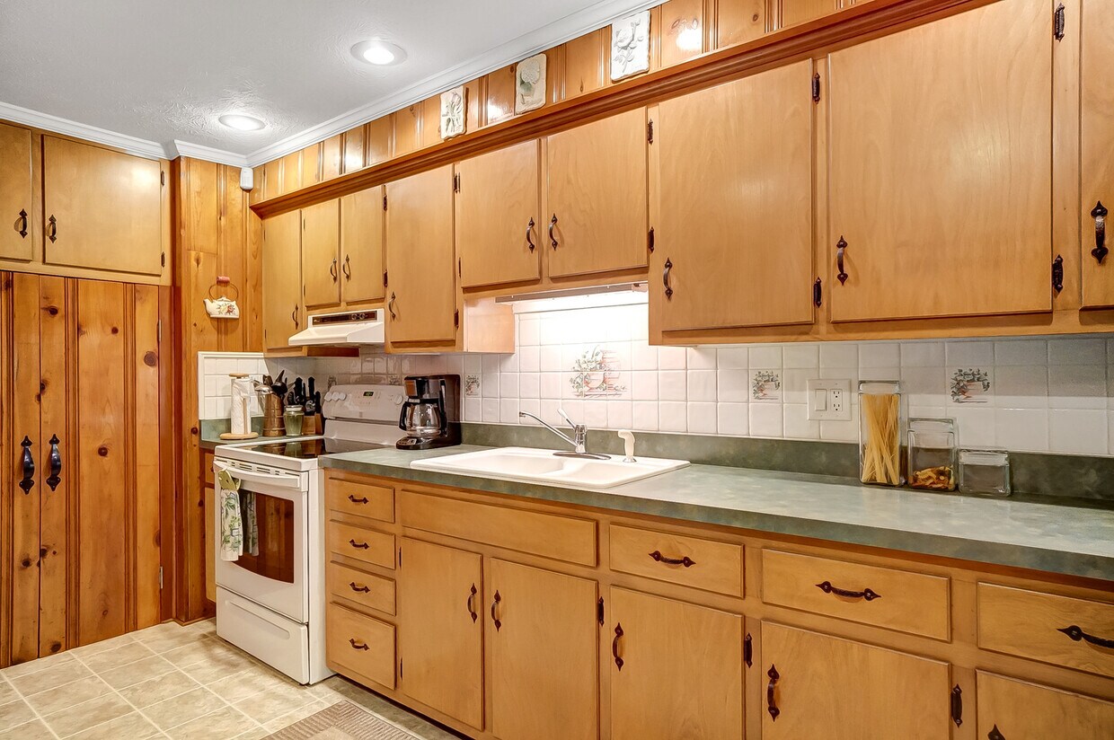 Primary Photo - 16 Forestdale Ave