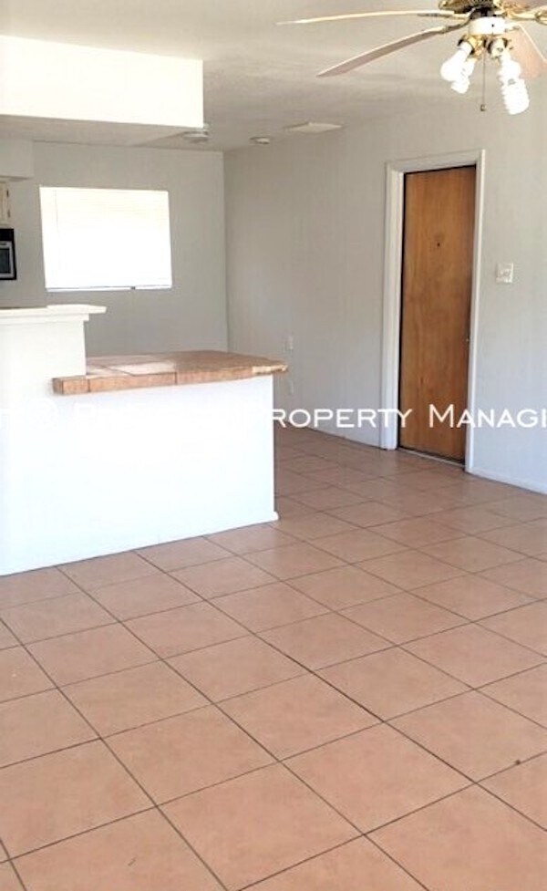 Foto del edificio - 1821 N 51st St