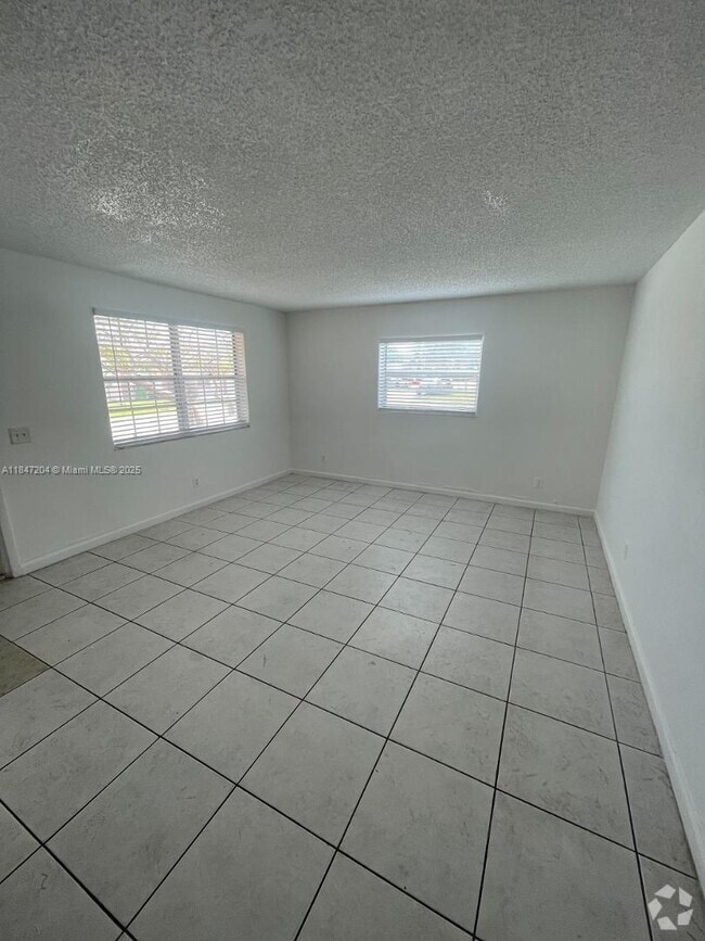 Building Photo - 6035 SW 37th St