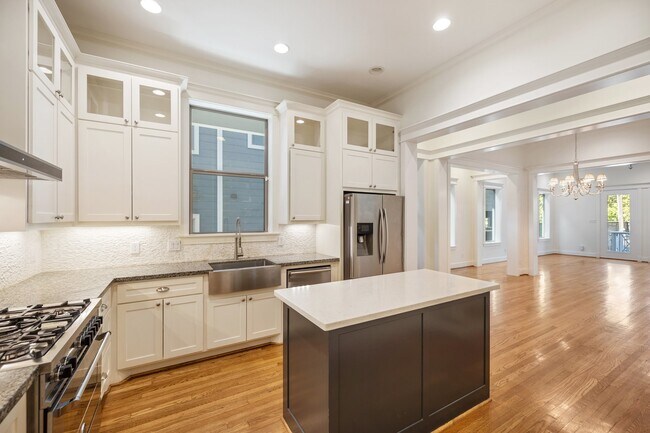 Foto del edificio - 827 W 17th St