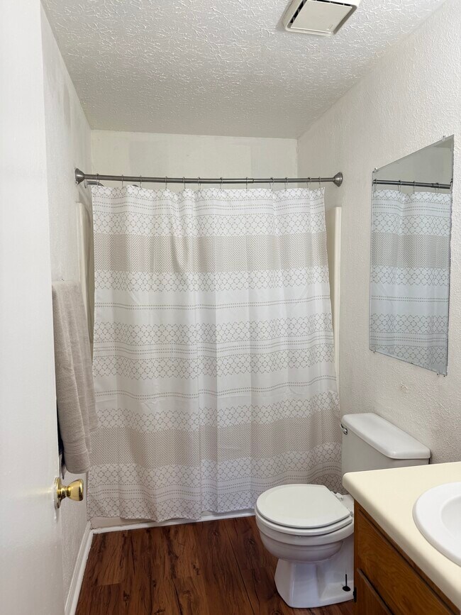 Foto del edificio - 15 Ferguson Dr