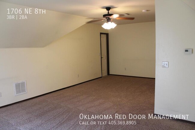 Building Photo - 1706 NE 8th-