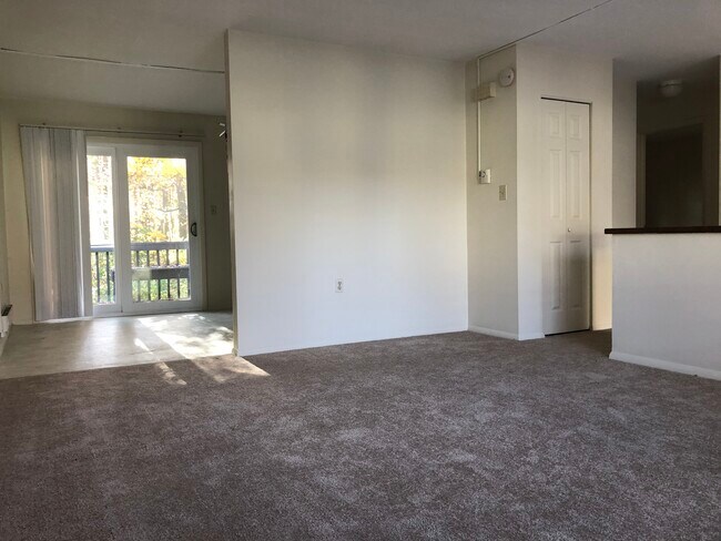 Foto del edificio - 106 Fernwood Ct