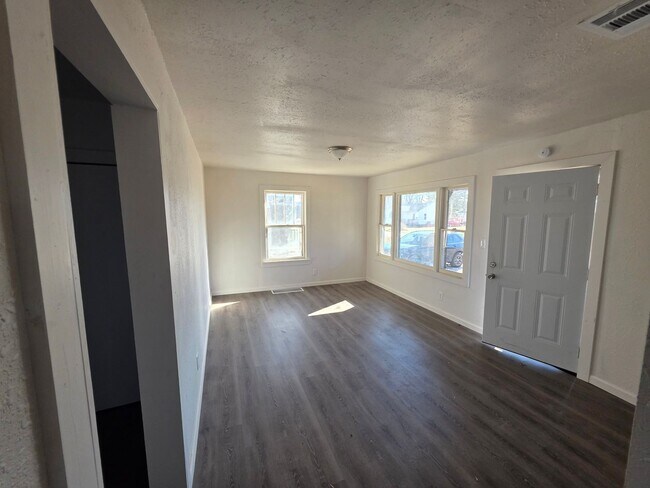 Foto del edificio - LIMITED TIME**NO APPLICATION FEE**1/2 OFF DEPOSIT**