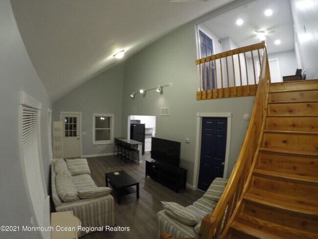 Building Photo - 310 Porter Ave