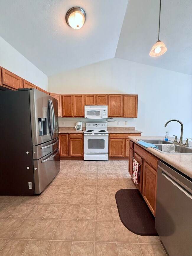 Building Photo - Three Bedroom Home in Kalamazoo