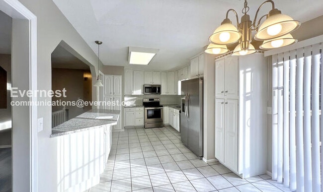 Foto del edificio - 7936 N Forest Ave