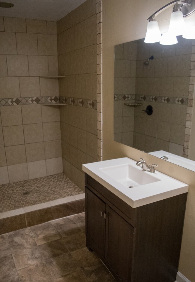 Foto del edificio - **Newly Renovated**