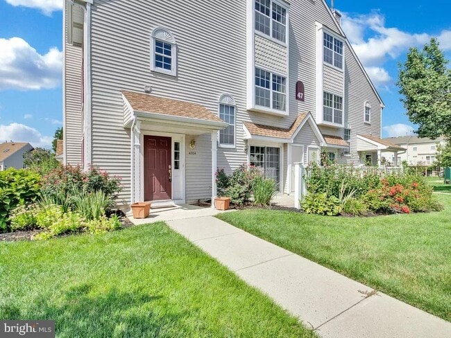 Building Photo - 4704 Aberdeen Ln