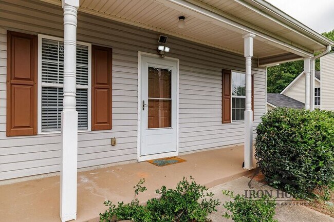 Building Photo - 3978 Pinedale Ln