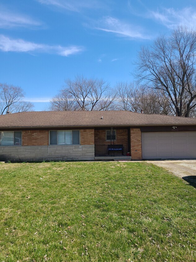 Primary Photo - 2811 N Hawthorne Ln