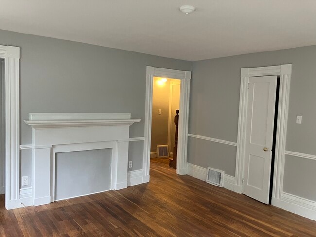 Living room - 12 Salem St